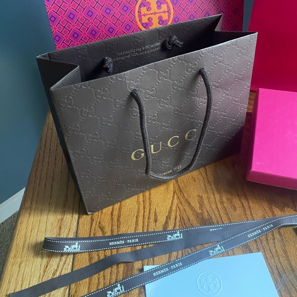 Gucci Ribbon, Designer shopping bags and box lot - Picture 2 of 6